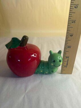 NWT Cracker Barrel Apple Worm Salt & Pepper Shaker Set Ceramic Caterpillar Cute